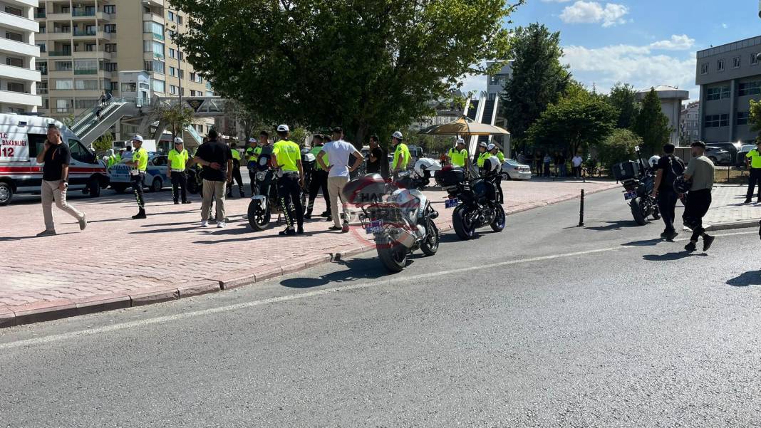 Konya’da polis motosikleti ile motosiklet çarpıştı! Yaralılar var 8